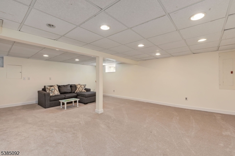 New Providence Boro, New Jersey 07974, United States, 3 Bedrooms Bedrooms, ,2 BathroomsBathrooms,Residential,Pending,214070