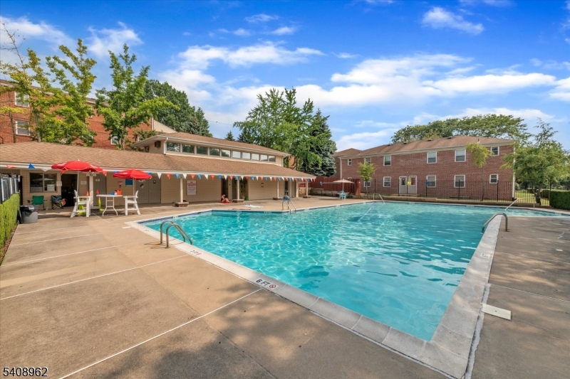 Rierview Houses In Edison - Residential