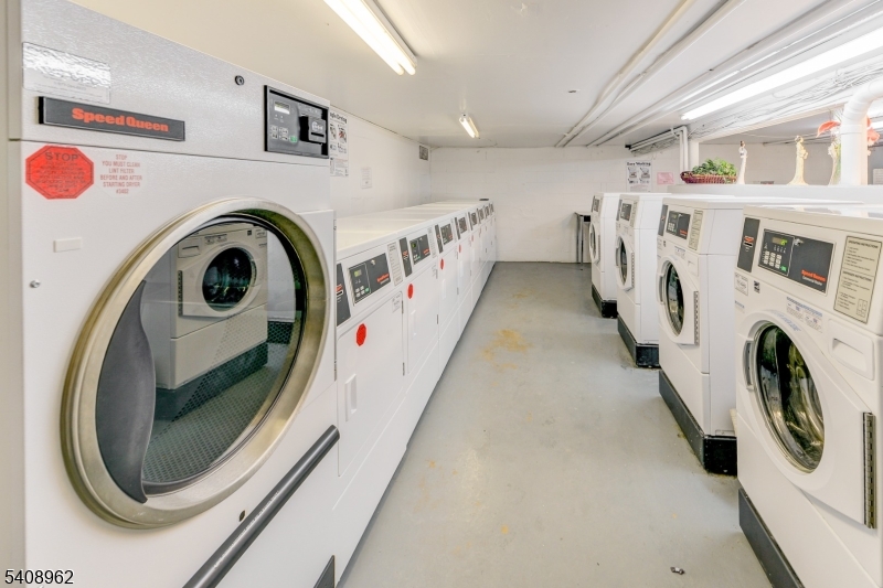 Rierview Houses In Edison - Residential