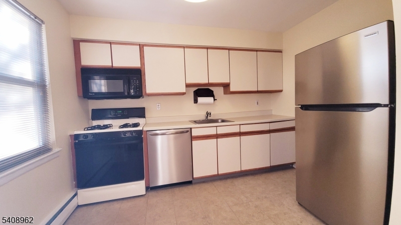 Rierview Houses In Edison - Residential