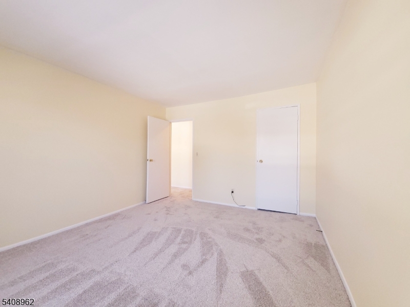 Rierview Houses In Edison - Residential