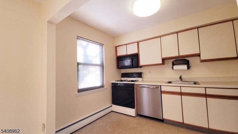 Rierview Houses In Edison - Residential