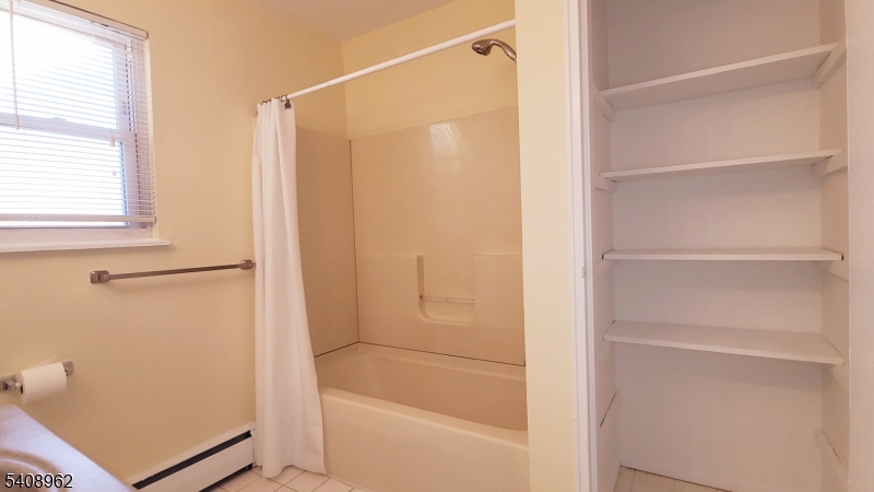 Rierview Houses In Edison - Residential