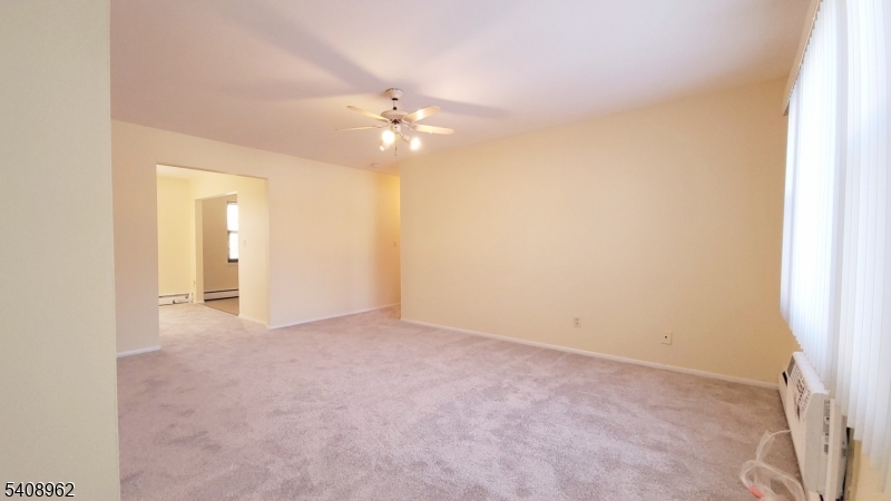 Rierview Houses In Edison - Residential