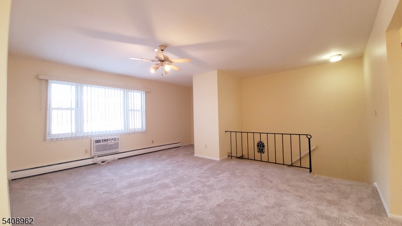 Rierview Houses In Edison - Residential