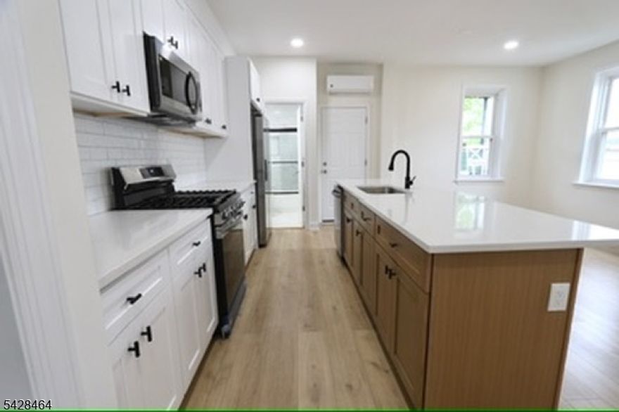 Beautifully remodeled 1-bedroom, 1-bath apartment offering the perfect blend of style, comfort, and convenience. Enjoy a brand-new kitchen with sleek GE stainless steel appliances, quartz countertops, and plenty of cabinet space. The open-concept living and dining area is filled with natural light, creating an inviting space to relax or entertain. The bathroom has been fully updated with modern finishes, and bedroom offers closet space and lots of natural light. Additional highlights include an in-unit washer and dryer, new flooring throughout, and efficient heating and cooling. All within steps to public transportation and restaurants.