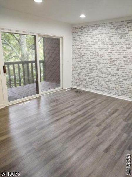 HIDDEN VALLEY - Residential