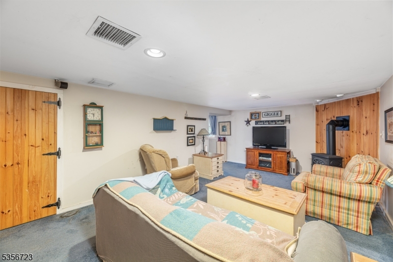 Vernon Twp., New Jersey 07461, United States, 3 Bedrooms Bedrooms, ,1 BathroomBathrooms,Residential,Coming Soon,168606