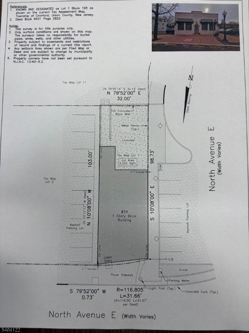 Main image without alt text