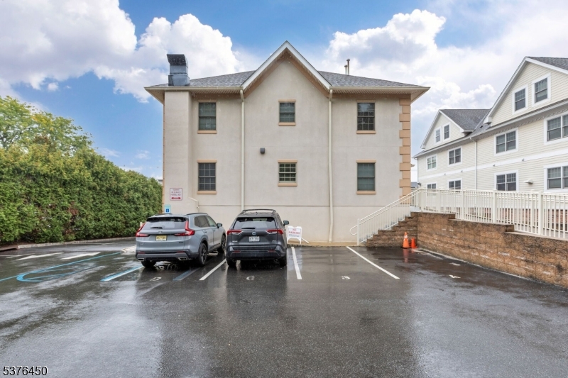 Berkeley Heights Twp., New Jersey 07922, United States, 2 Bedrooms Bedrooms, ,3 BathroomsBathrooms,Residential,Active,185793