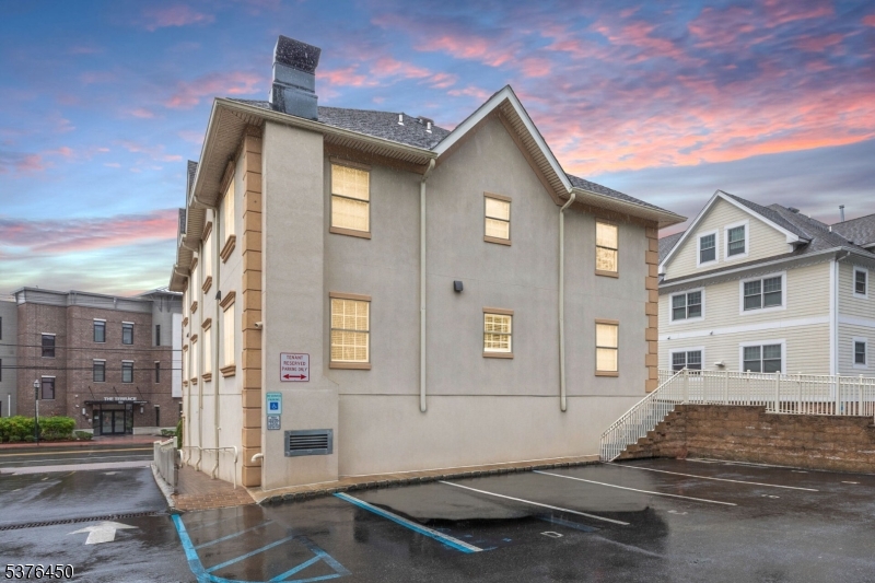 Berkeley Heights Twp., New Jersey 07922, United States, 2 Bedrooms Bedrooms, ,3 BathroomsBathrooms,Residential,Active,185793