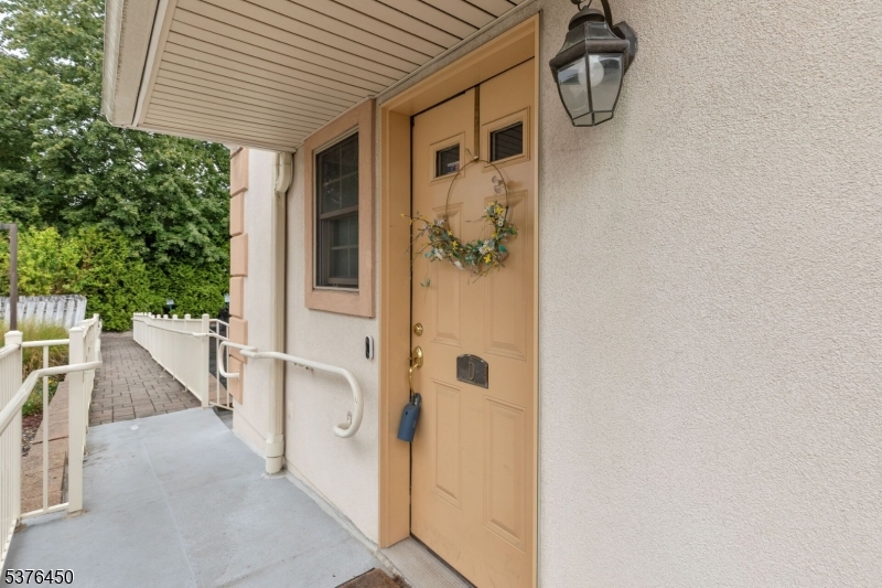 Berkeley Heights Twp., New Jersey 07922, United States, 2 Bedrooms Bedrooms, ,3 BathroomsBathrooms,Residential,Active,185793