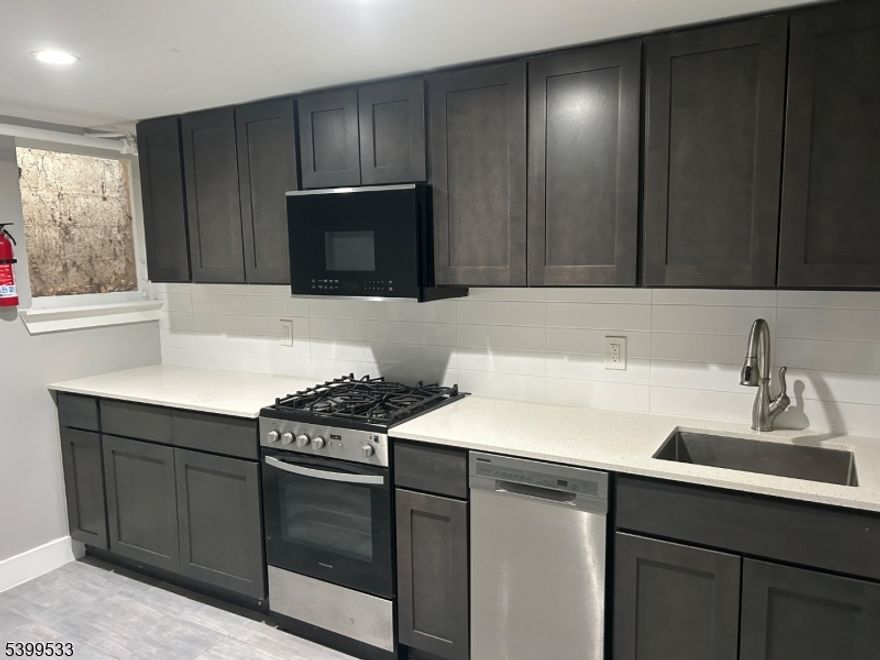 STUDIO Apartment In Desirable  Beech Spring - Summit! ...  Open Floor Plan,  Updated Kitchen,  Hardwood Floors,    Great Rental!!!....studio apartment