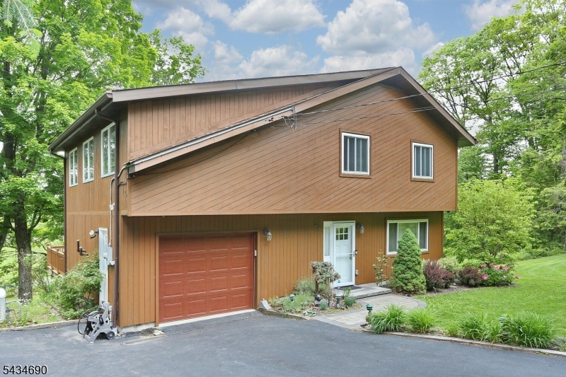 Photo 1 of 33 — 64 Larchmont Dr, West Milford Twp., NJ 07421