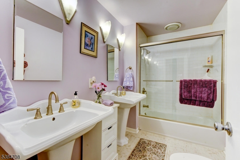 Neshanic - Residential