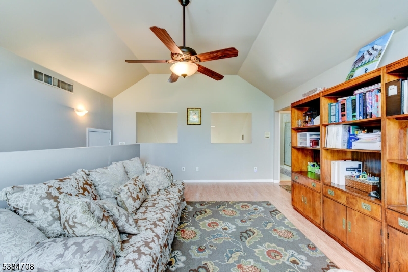 Neshanic - Residential