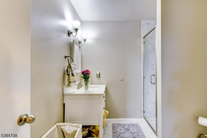 Neshanic - Residential