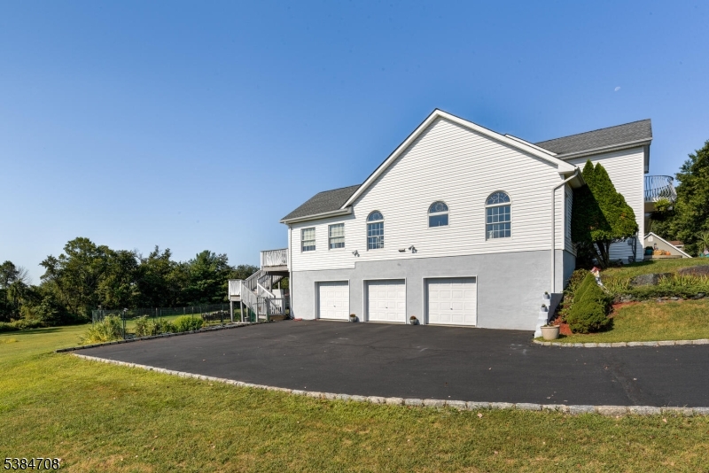 Neshanic - Residential