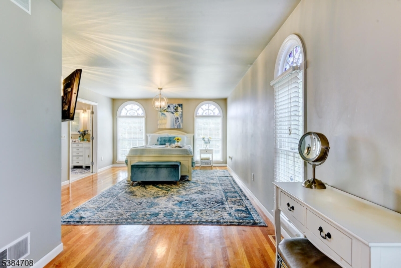 Neshanic - Residential