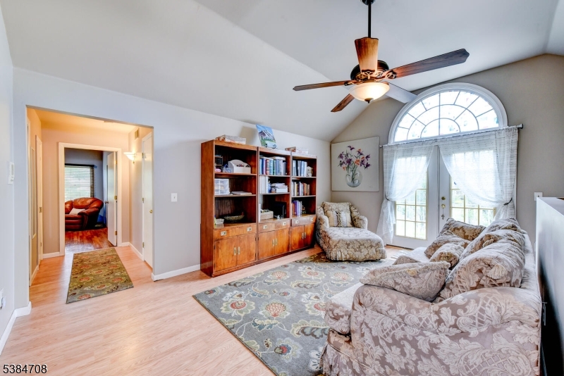 Neshanic - Residential