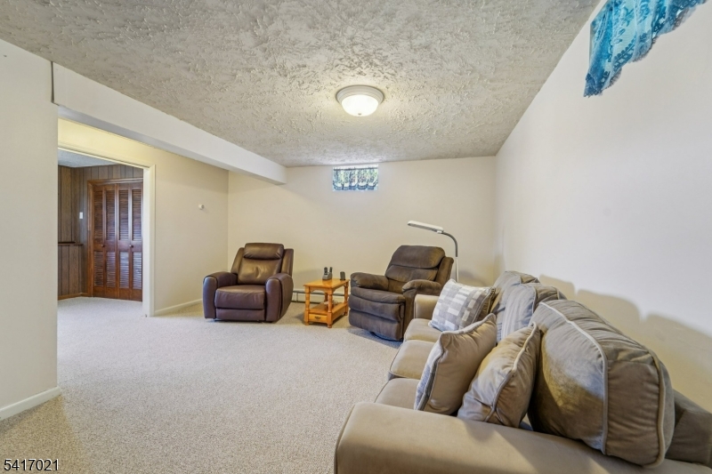 ASPEN WOODS - Residential