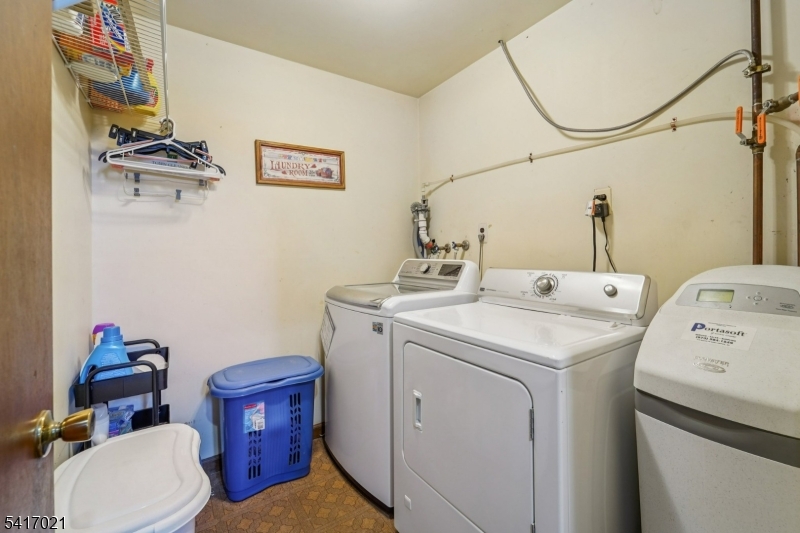 ASPEN WOODS - Residential