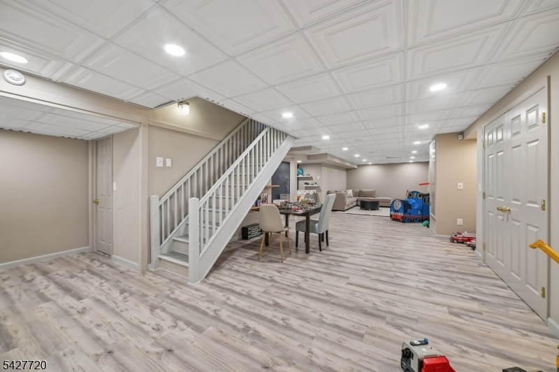 OLD SHORT HILLS - Residential
