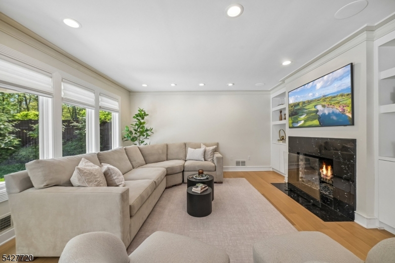 OLD SHORT HILLS - Residential
