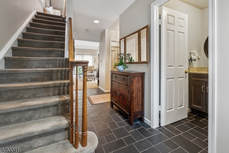 318 Main St 7