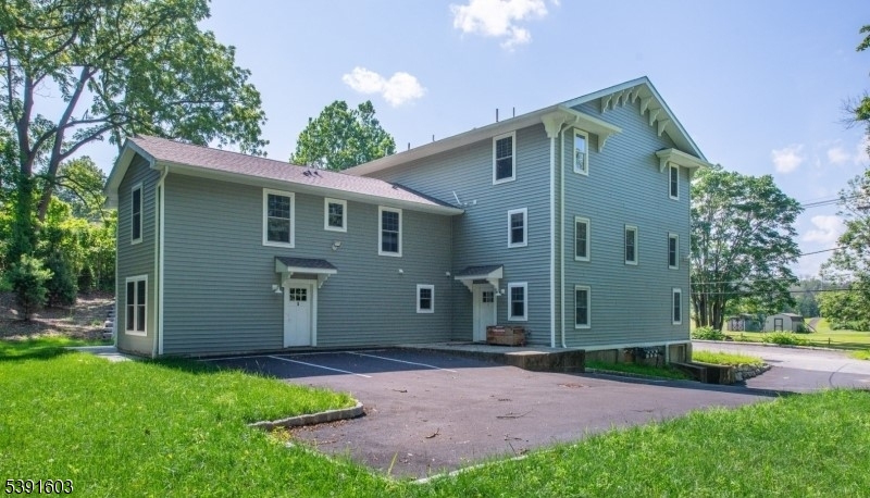 GINGERBREAD CASTLE - Residential Lease