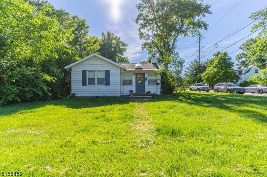 Great Corner Lot, Great Location, so much to offer. This property has 2 bedrooms, 1 Full Bath, Living room, Kitchen, and three season room off of the living room. This property would be great for a First Time home buyer, someone looking to get into the neighborhood or someone with a vision. Possibilities are Endless