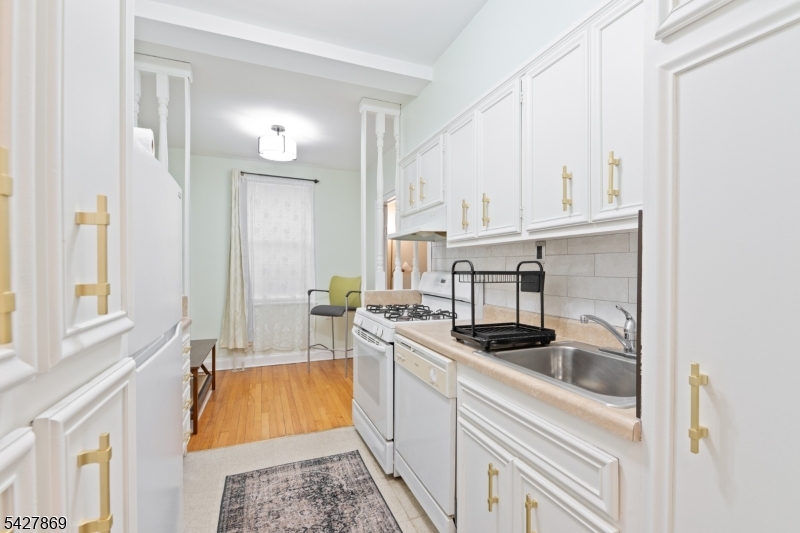 Dwight Manor - Residential