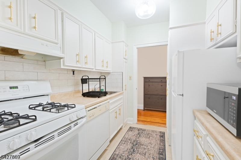Dwight Manor - Residential