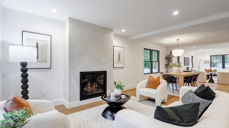 290 Bloomingdale Ave