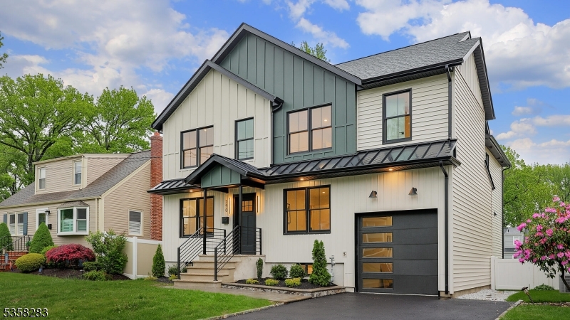 290 Bloomingdale Ave