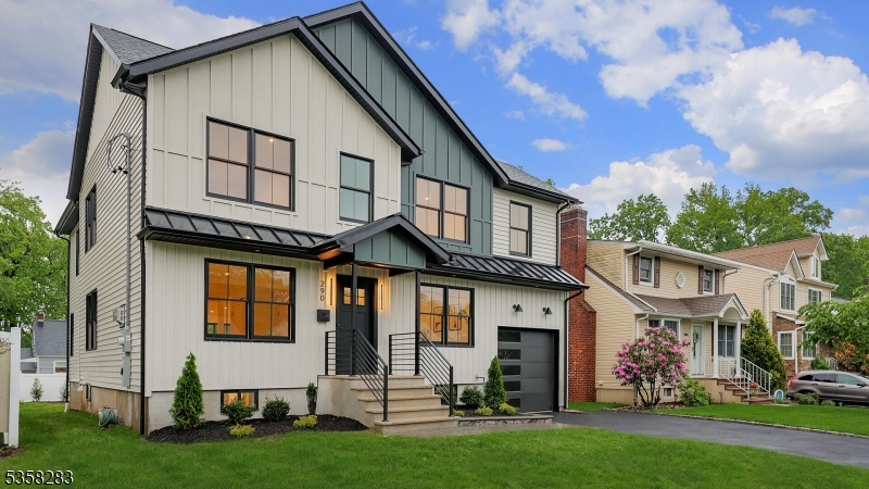290 Bloomingdale Ave