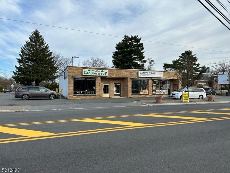 Open Space Layout.  Approximately 1,500 SqFt.  Great location for many different retail businesses. (No food businesses please)  Great parking shared with tenant next door.  This is a NNN-based lease.