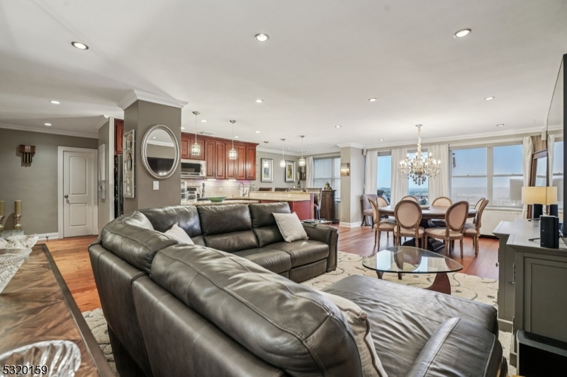 Executive House - Residential