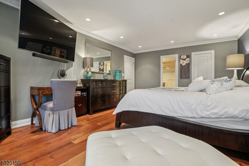 Executive House - Residential