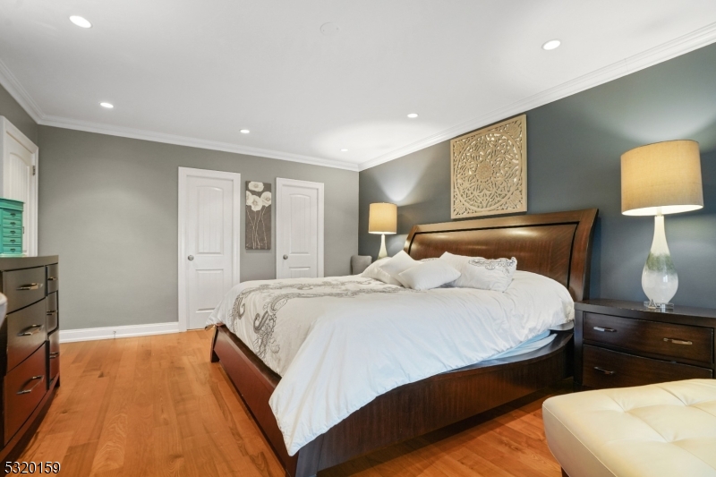 Executive House - Residential