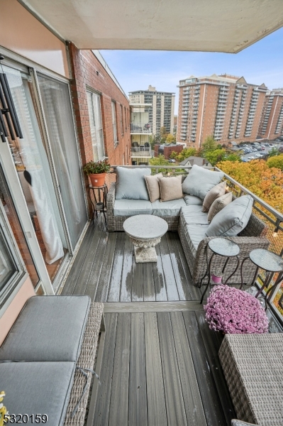 Executive House - Residential