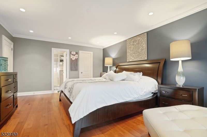 Executive House - Residential