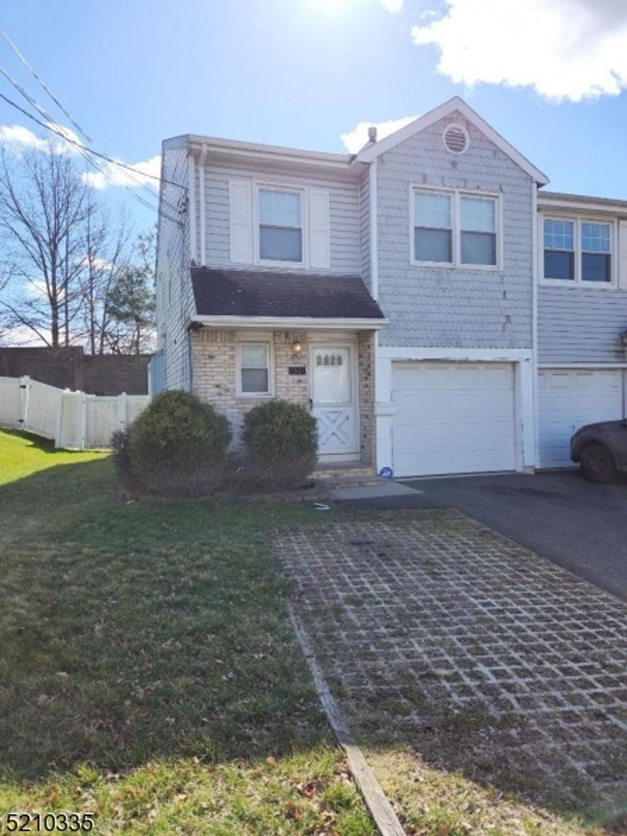 Move in ready 1/2 Duplex house with 3 bedrooms, 2 1/2 bathrooms, living room, dining room, kitchen and finished basement. Primary Bedroom with en-suite bathroom. Great yard space for privacy and relaxing. Close to major transportation and highways.