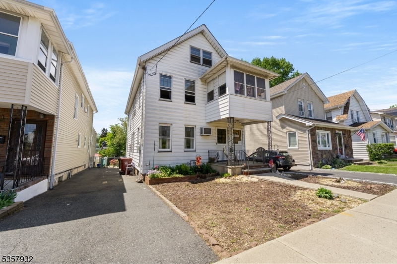 487 Centre St