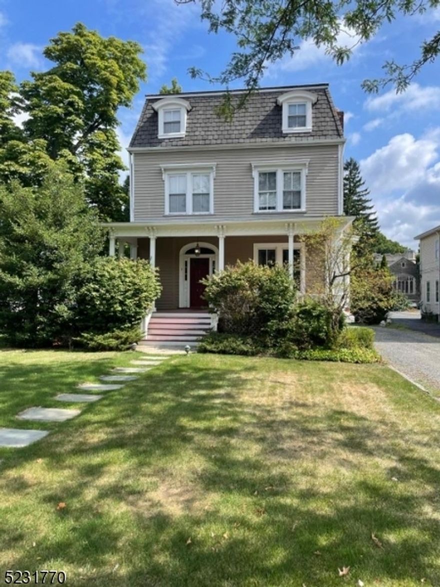 Location, Location, Location just minutes from walking to the Morristown Green. This One Bedroom Apartment offers brand new flooring in the Livingroom, Kitchen, and Bedroom. Gas Stove, Dishwasher, In Unit A/C & Heat, with Laundry in the basement with extra storage space makes this a great spot if you want to be in the Heart and Center of Morristown.