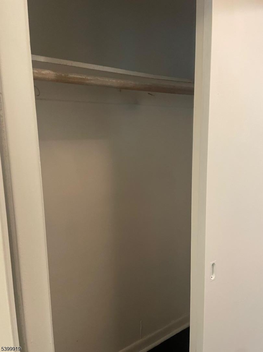 DOWNTOWN - Residential Lease