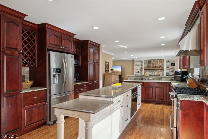 SHONGUM LAKE - Residential