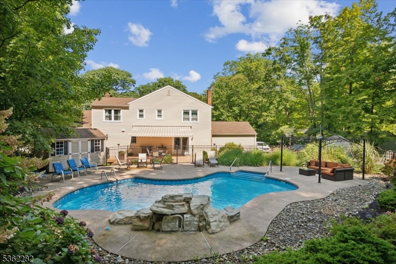 SHONGUM LAKE - Residential