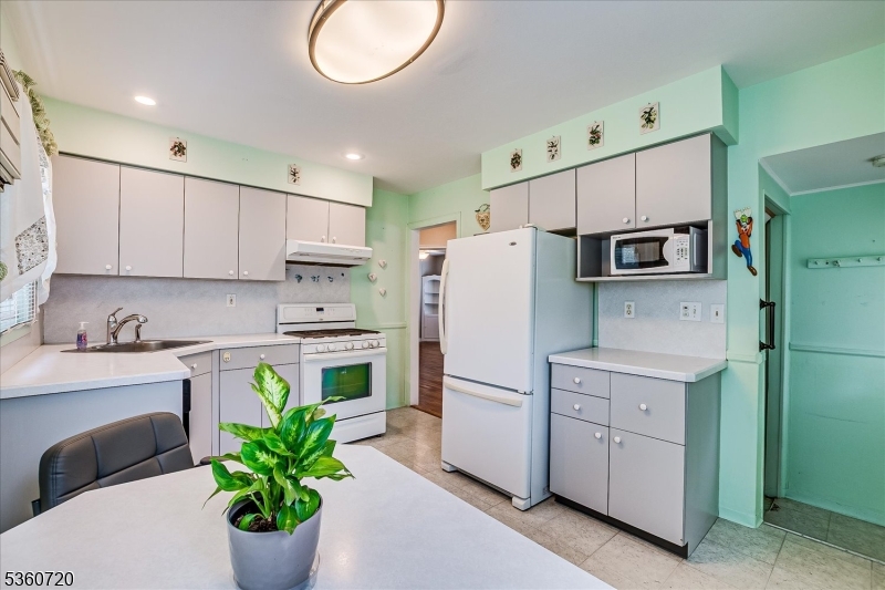 South Plainfield Boro, New Jersey 07080, United States, 4 Bedrooms Bedrooms, ,1 BathroomBathrooms,Residential,Active,140009