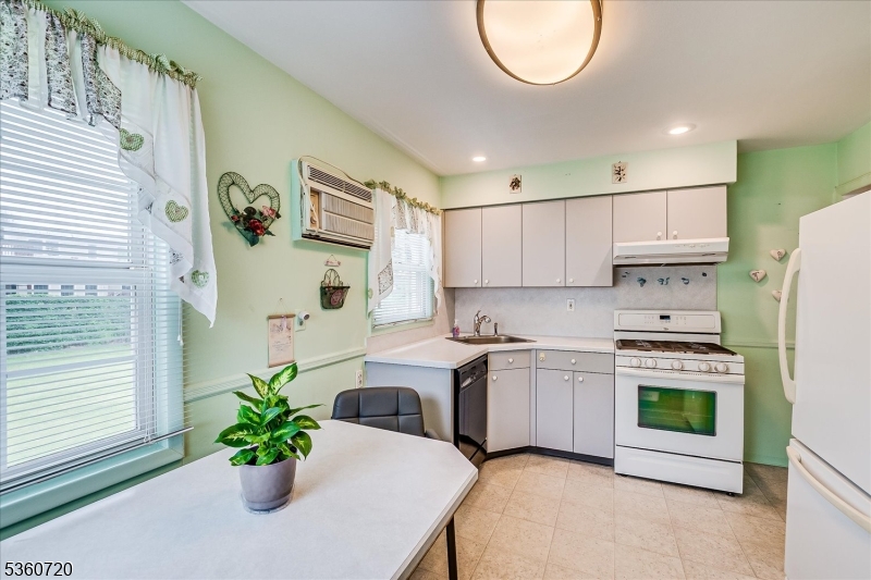 South Plainfield Boro, New Jersey 07080, United States, 4 Bedrooms Bedrooms, ,1 BathroomBathrooms,Residential,Active,140009